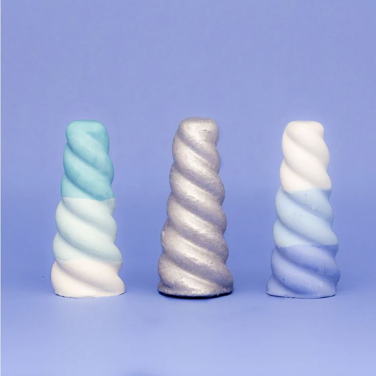 OMBRE NARWHAL HORN SIDEWALK CHALK SET Baby TWEE 